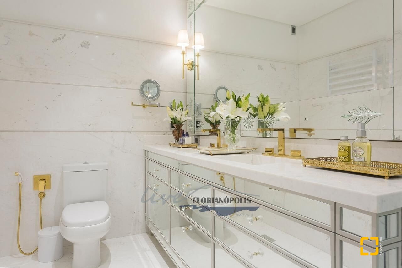 Apartamento com 417m², 3 quartos (sendo 3 suítes), 3 garagens, no bairro Jurerê Internacional em Florianópolis