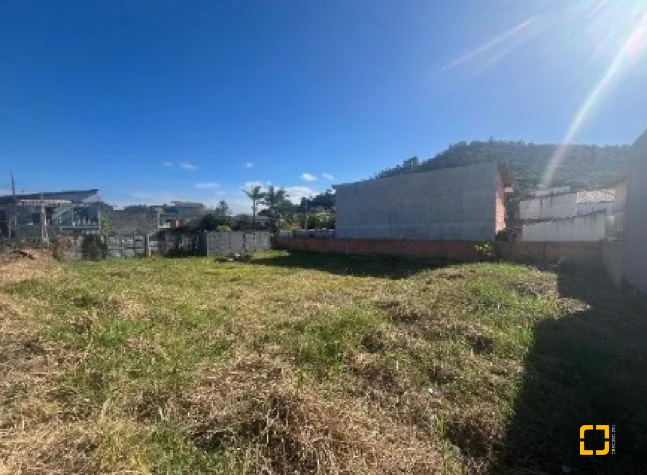 Terreno com 675m², no bairro Canasvieiras em Florianópolis