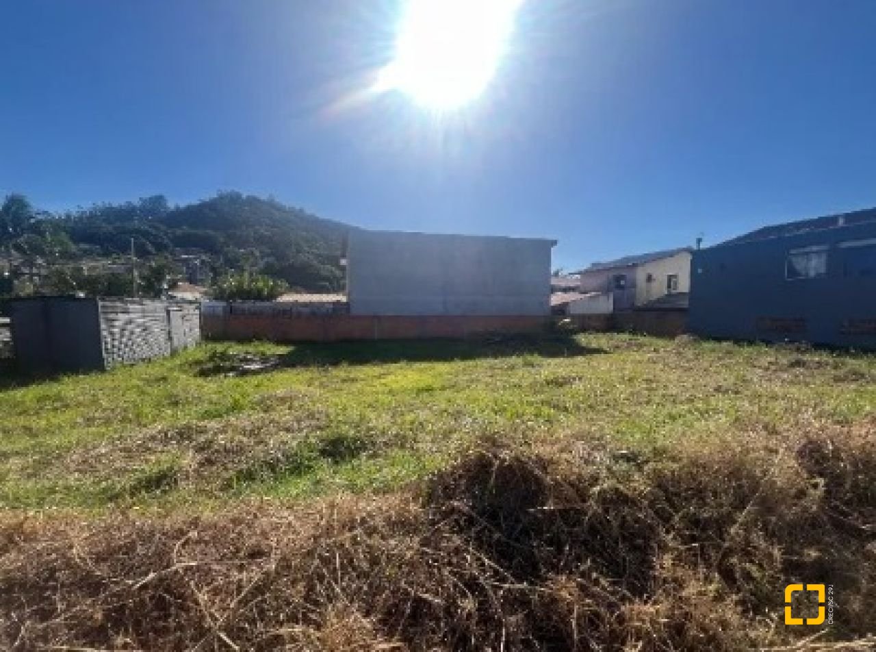 Terreno com 675m², no bairro Canasvieiras em Florianópolis