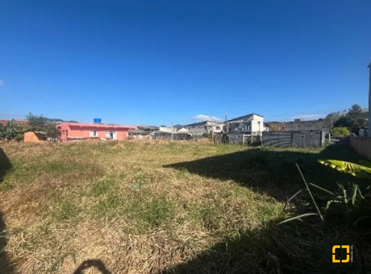 Terreno com 675m², no bairro Canasvieiras em Florianópolis
