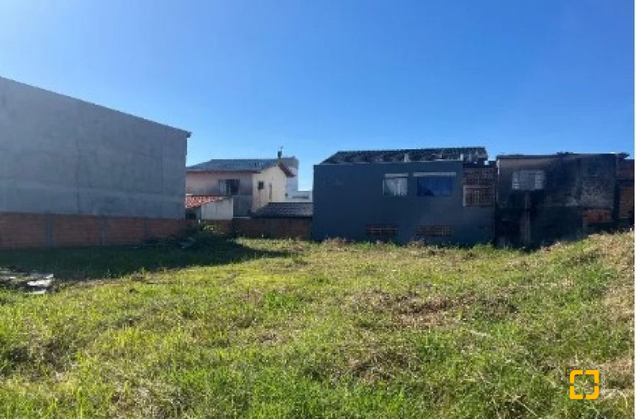Terreno com 675m², no bairro Canasvieiras em Florianópolis