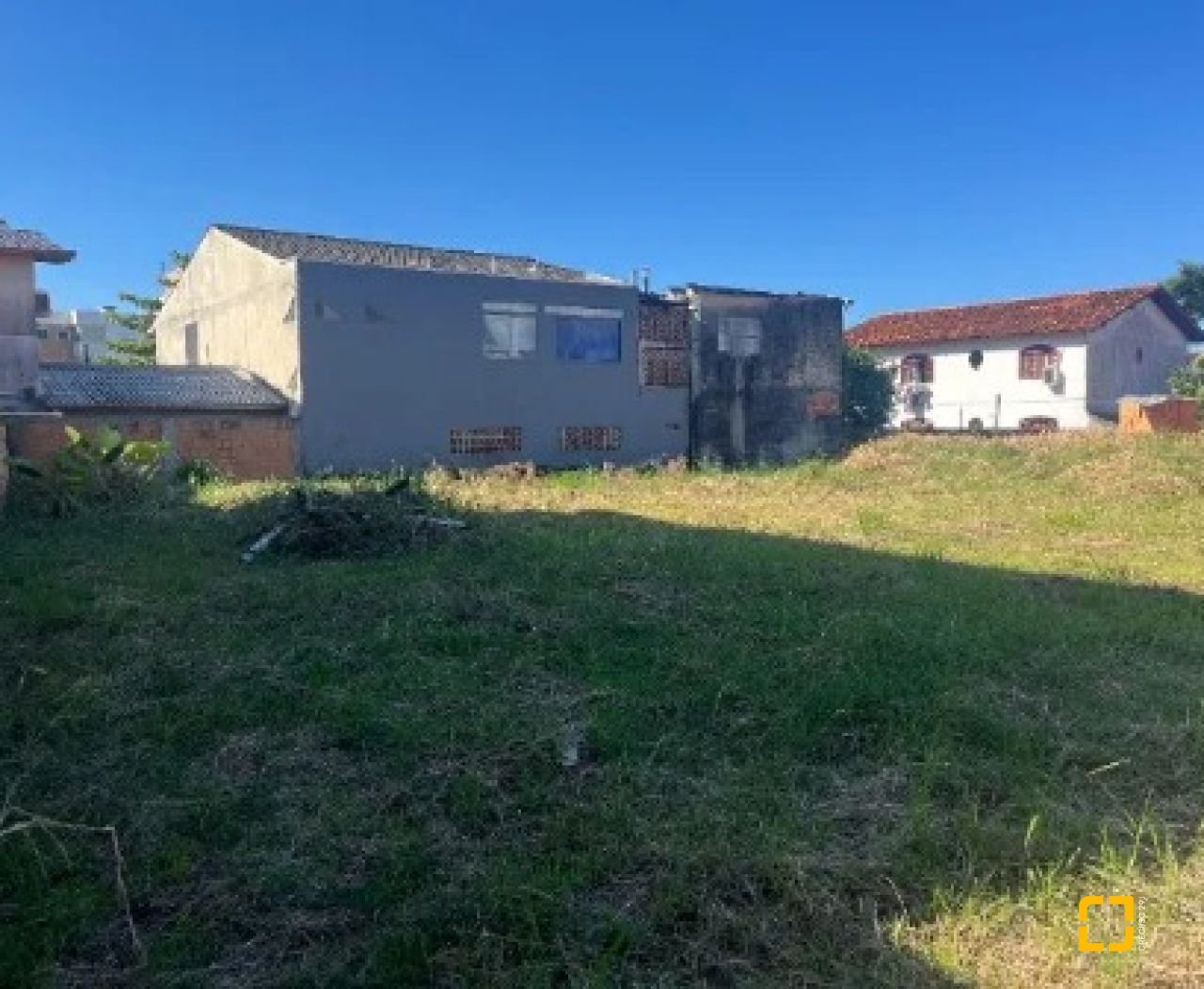 Terreno com 675m², no bairro Canasvieiras em Florianópolis