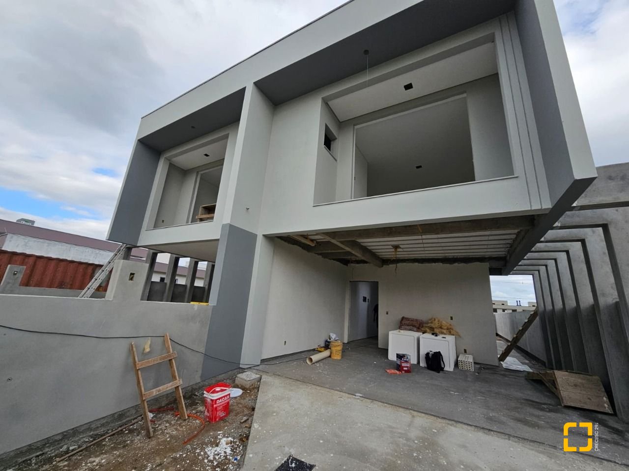 Casa com 161m², 3 quartos (sendo 1 suíte), 2 garagens, no bairro Sertão do Maruim em São José