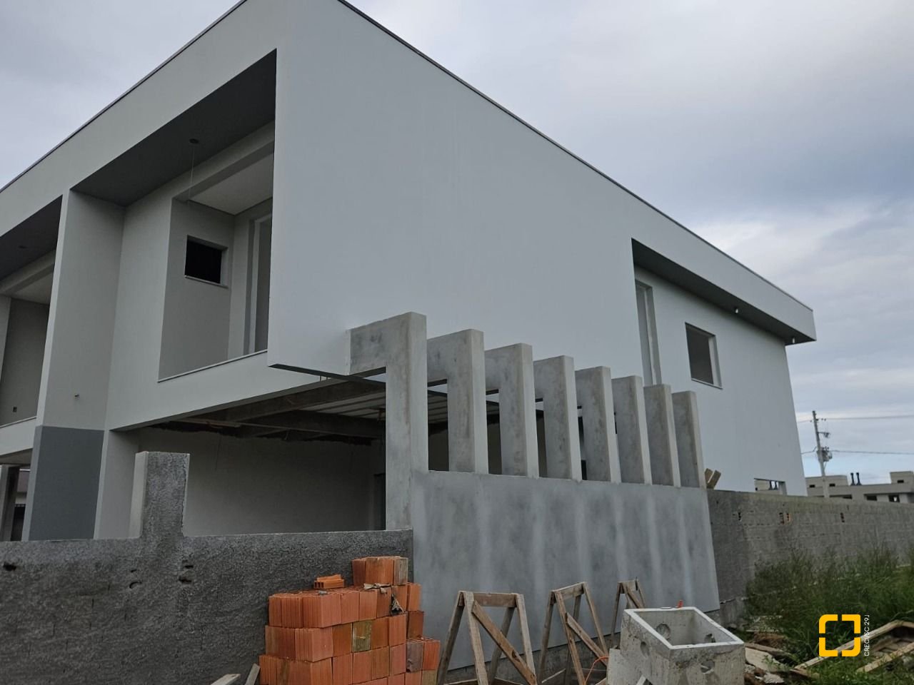 Casa com 161m², 3 quartos (sendo 1 suíte), 2 garagens, no bairro Sertão do Maruim em São José