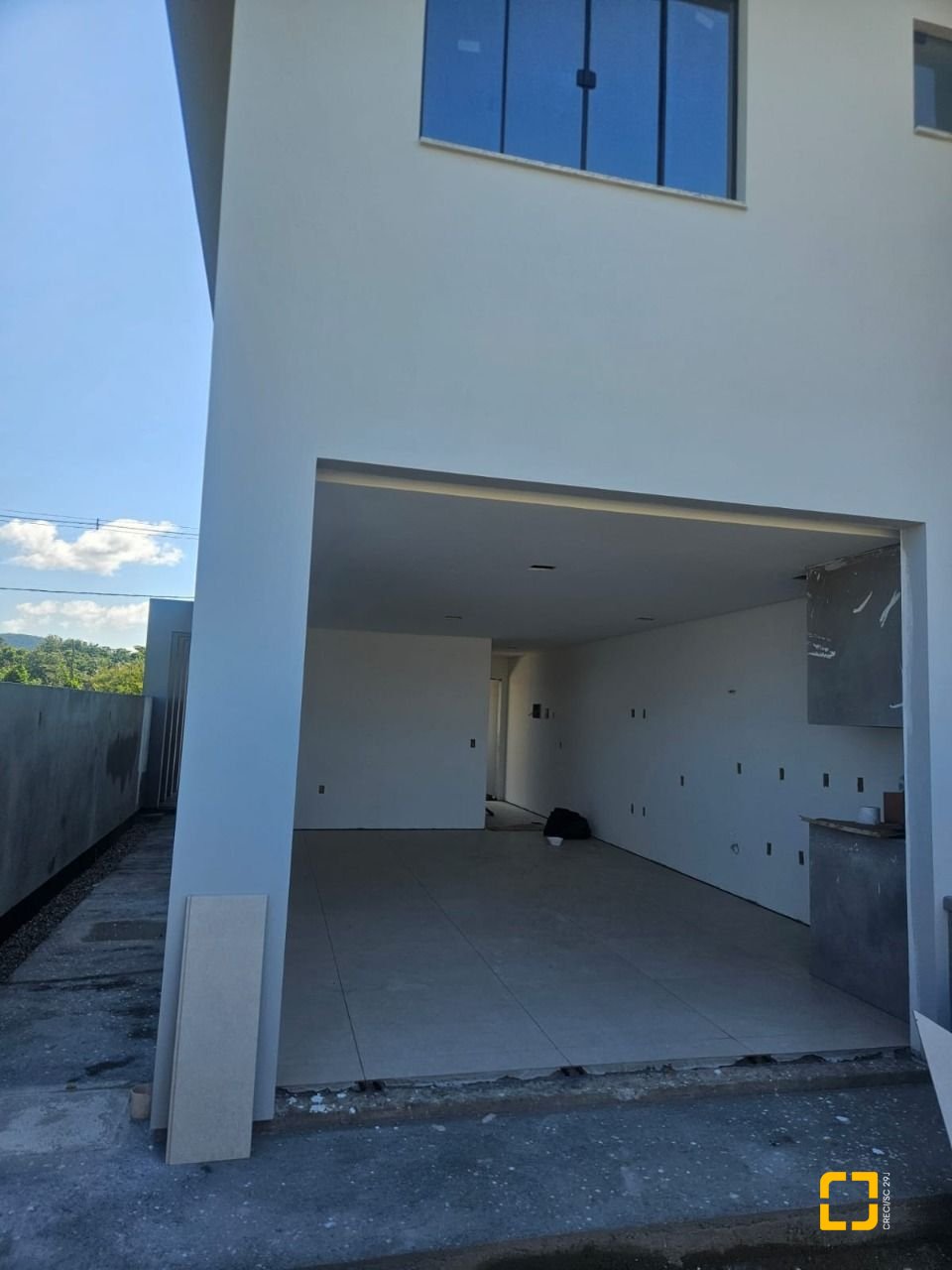Casa com 161m², 3 quartos (sendo 1 suíte), 2 garagens, no bairro Sertão do Maruim em São José
