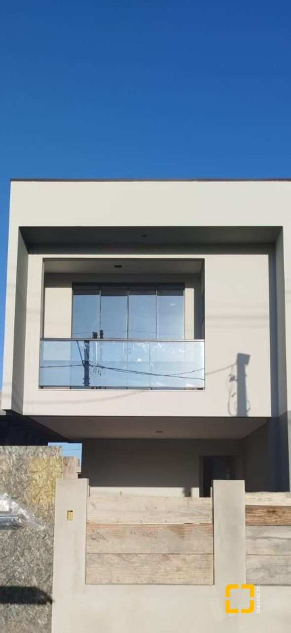 Casa com 161m², 3 quartos (sendo 1 suíte), 2 garagens, no bairro Sertão do Maruim em São José