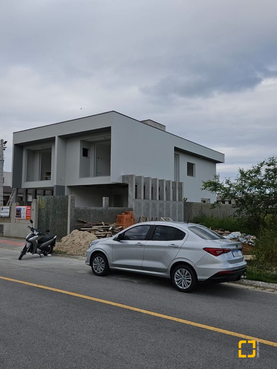 Casa com 161m², 3 quartos (sendo 1 suíte), 2 garagens, no bairro Sertão do Maruim em São José
