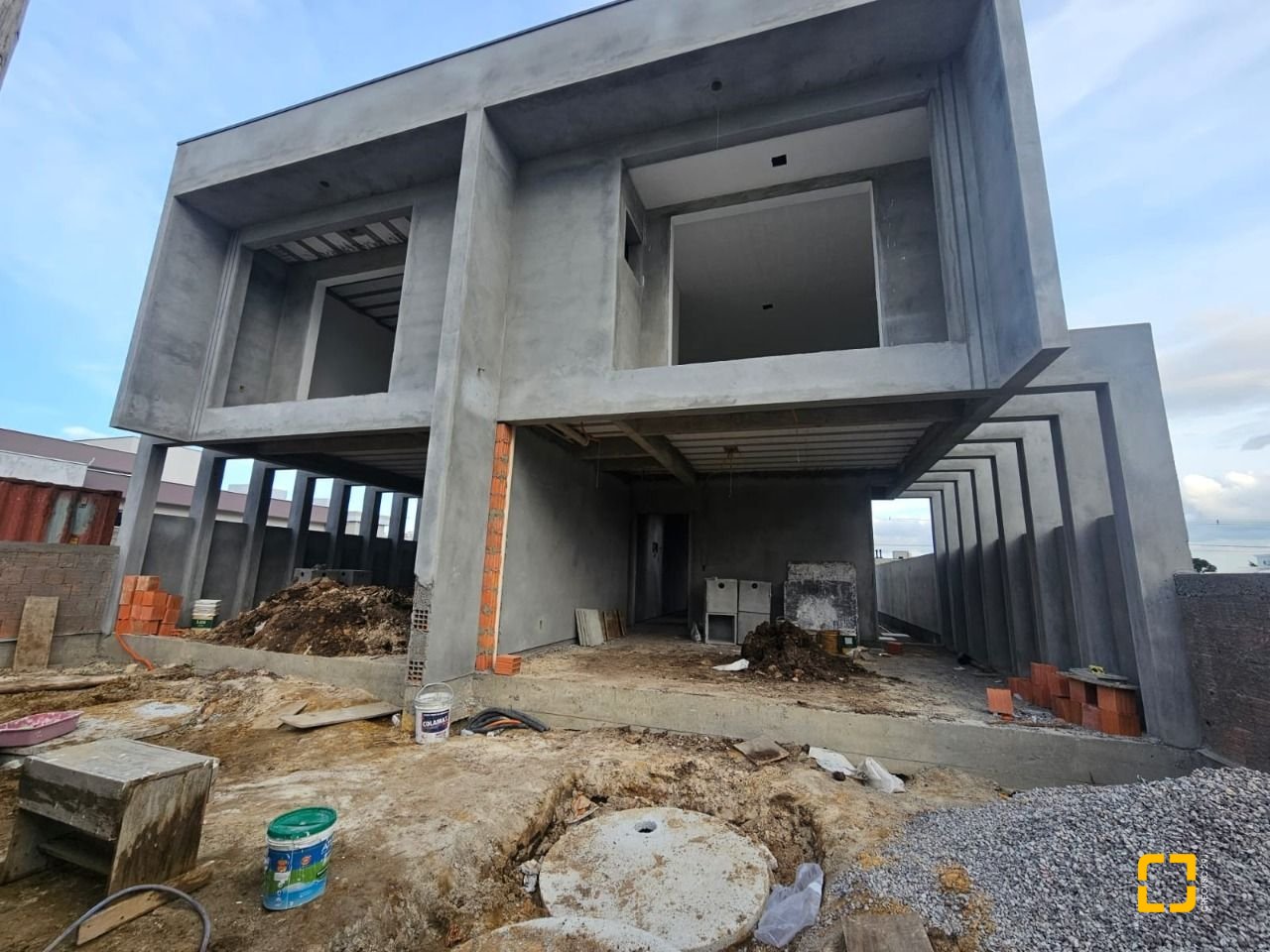 Casa com 161m², 3 quartos (sendo 1 suíte), 2 garagens, no bairro Sertão do Maruim em São José