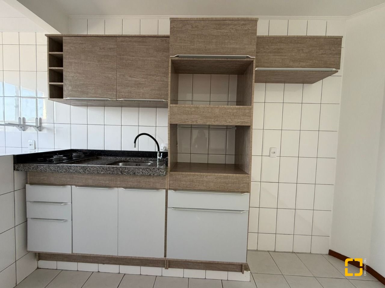 Apartamento com 46m², 1 quarto (sendo 1 suíte), 1 garagem, no bairro Serrinha em Florianópolis