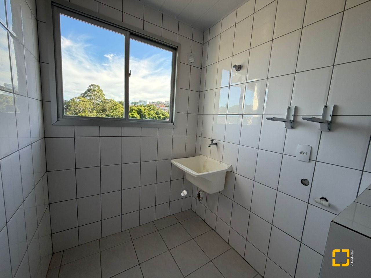 Apartamento com 46m², 1 quarto (sendo 1 suíte), 1 garagem, no bairro Serrinha em Florianópolis