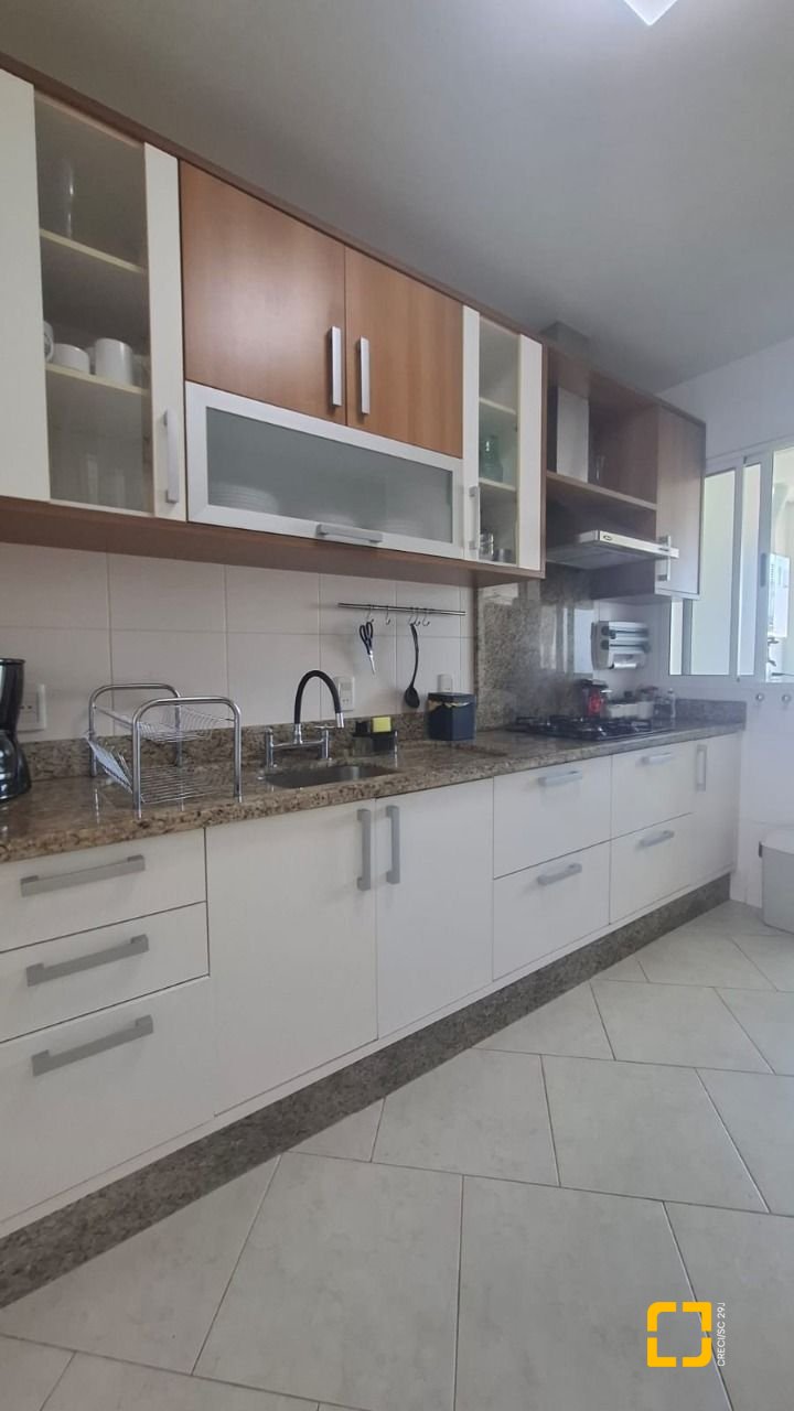 Apartamento com 141m², 4 quartos (sendo 1 suíte), 2 garagens, no bairro Praia Brava em Florianópolis