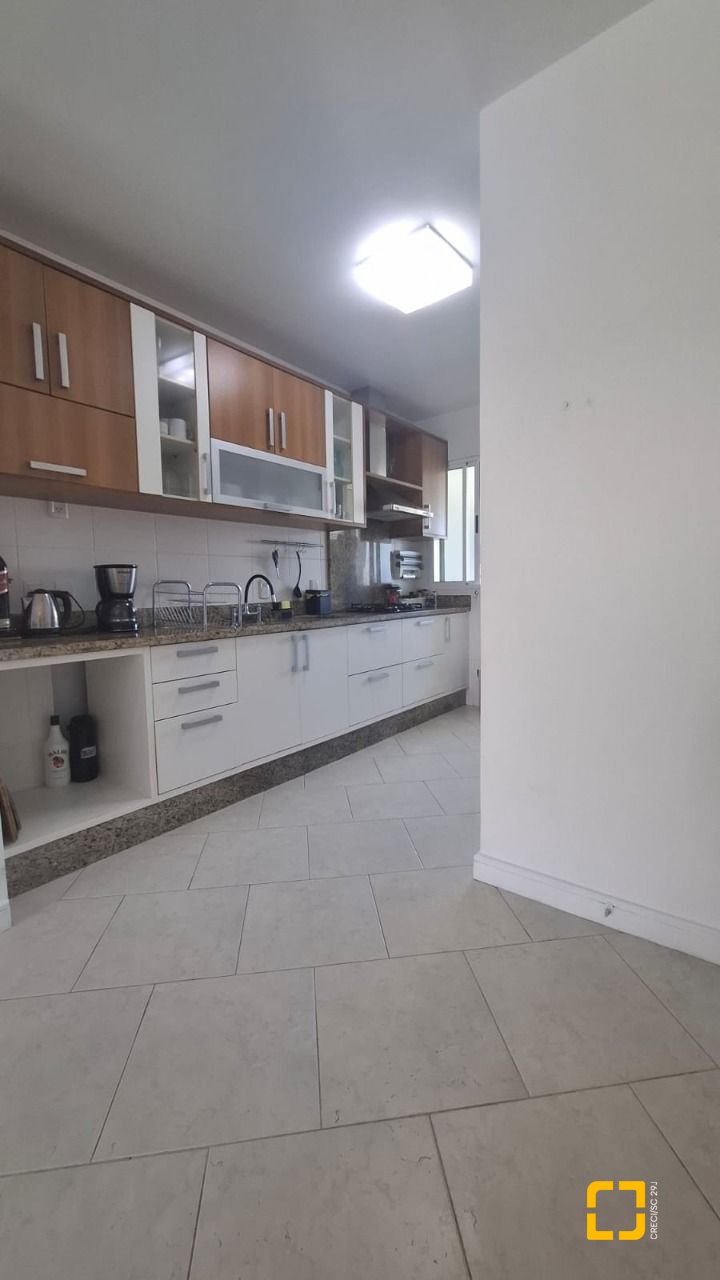 Apartamento com 141m², 4 quartos (sendo 1 suíte), 2 garagens, no bairro Praia Brava em Florianópolis