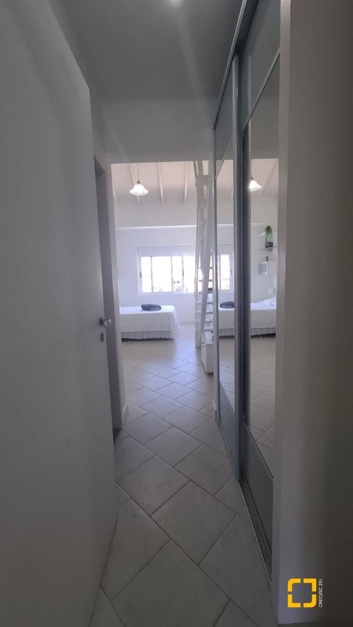 Apartamento com 141m², 4 quartos (sendo 1 suíte), 2 garagens, no bairro Praia Brava em Florianópolis