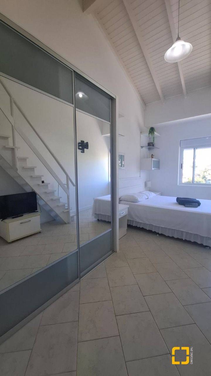 Apartamento com 141m², 4 quartos (sendo 1 suíte), 2 garagens, no bairro Praia Brava em Florianópolis