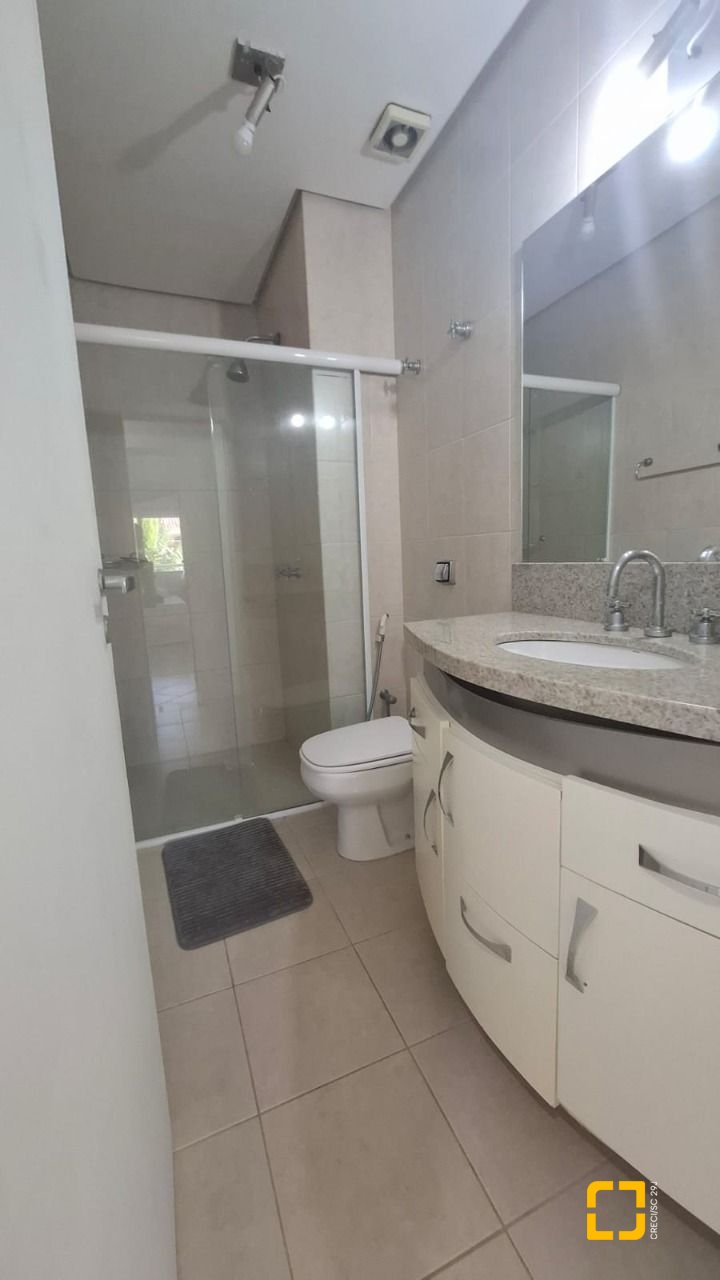 Apartamento com 141m², 4 quartos (sendo 1 suíte), 2 garagens, no bairro Praia Brava em Florianópolis