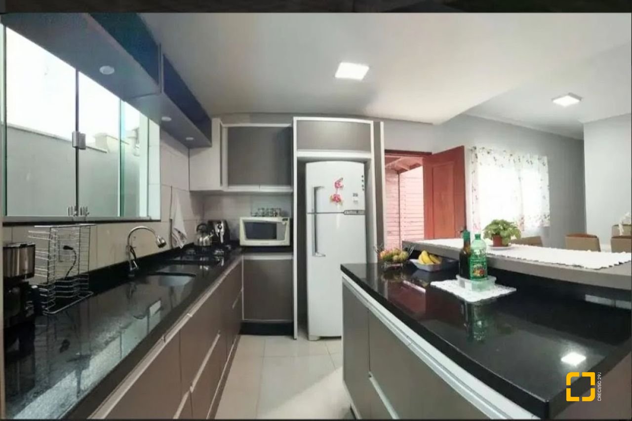 Casa com 143m², 4 quartos (sendo 1 suíte), 1 garagem, no bairro Ingleses em Florianópolis