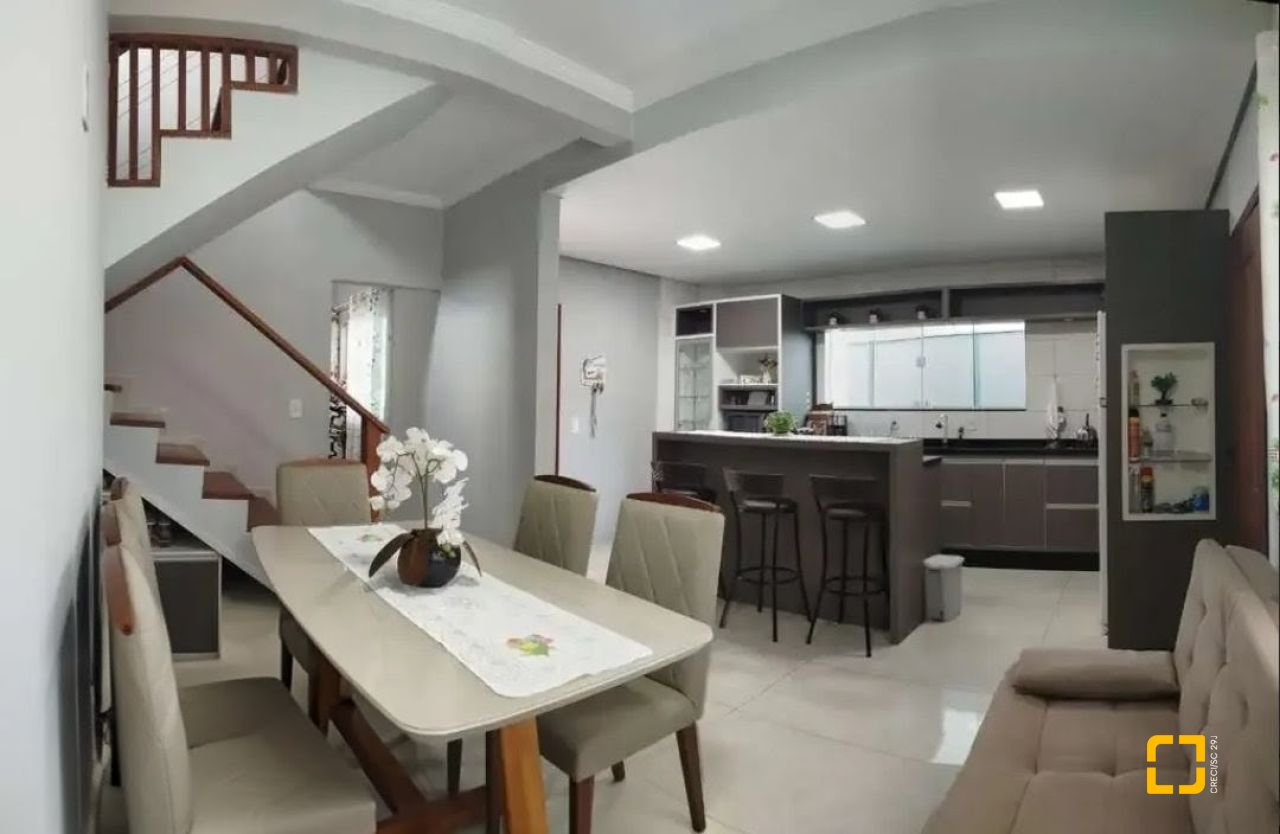 Casa com 143m², 4 quartos (sendo 1 suíte), 1 garagem, no bairro Ingleses em Florianópolis
