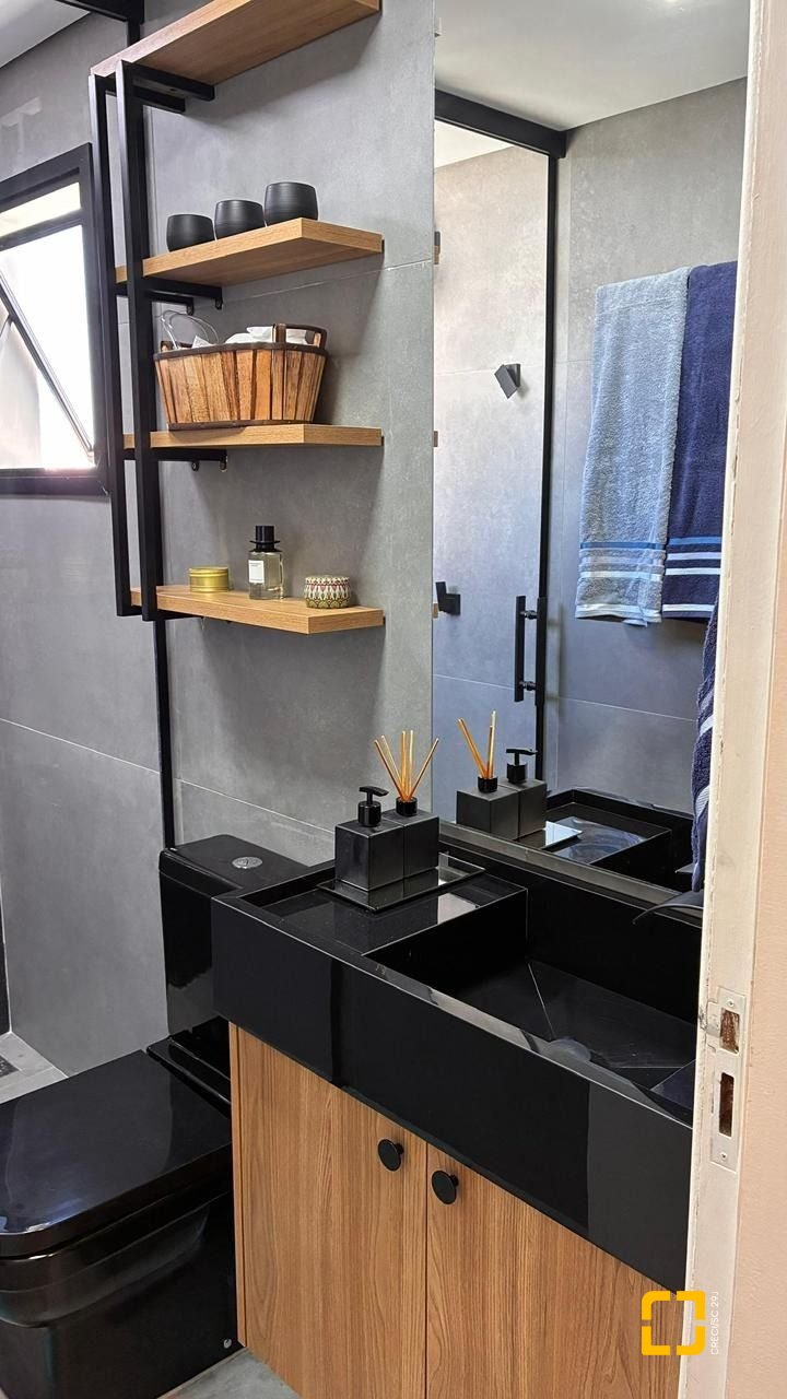 Casa com 102m², 4 quartos (sendo 1 suíte), 2 garagens, no bairro Ribeirão da Ilha em Florianópolis