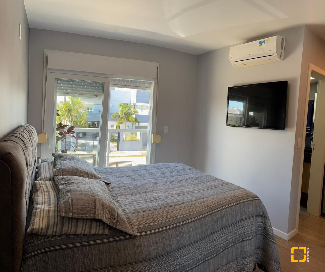 Casa com 102m², 4 quartos (sendo 1 suíte), 2 garagens, no bairro Ribeirão da Ilha em Florianópolis