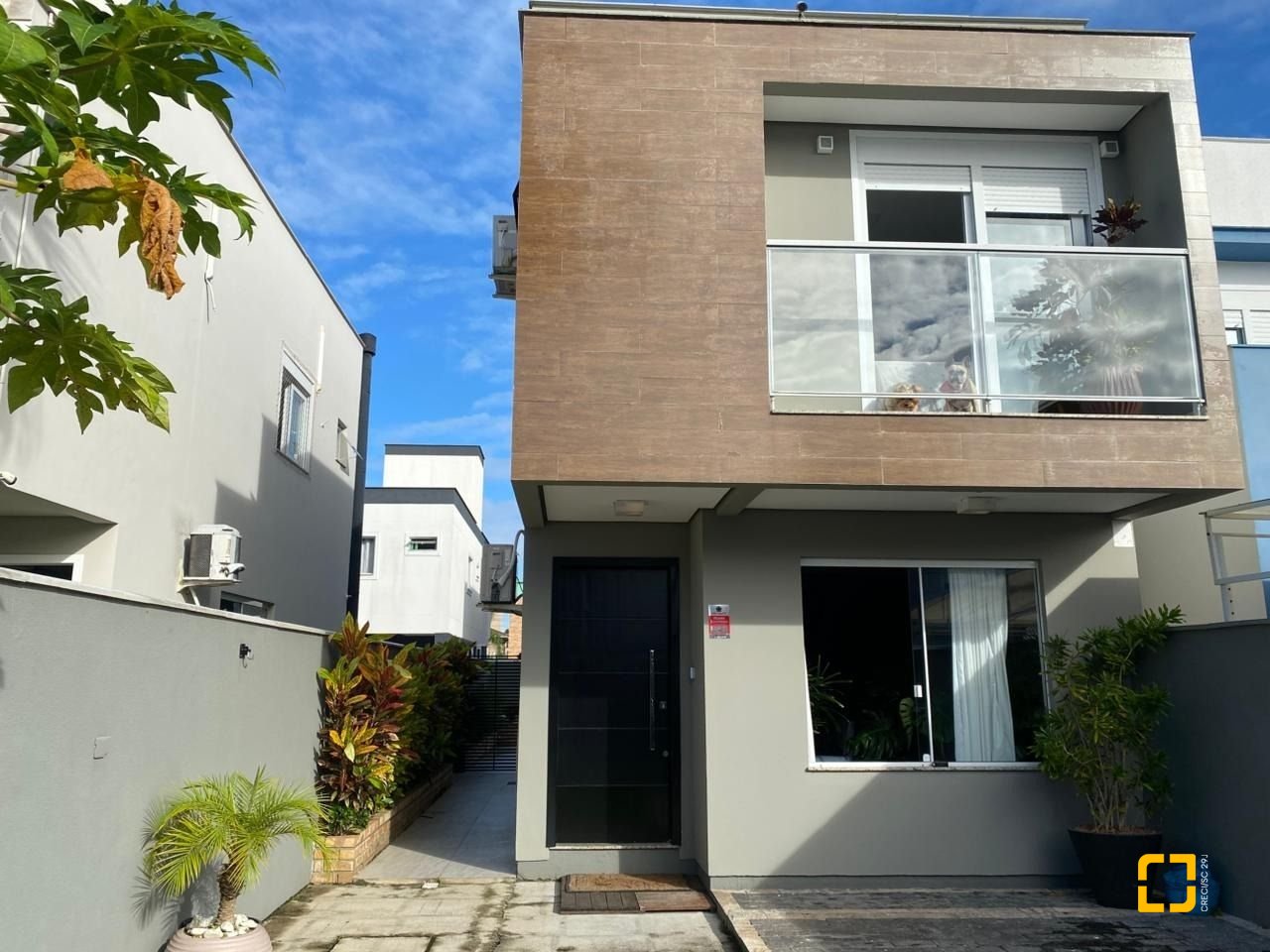 Casa com 102m², 4 quartos (sendo 1 suíte), 2 garagens, no bairro Ribeirão da Ilha em Florianópolis