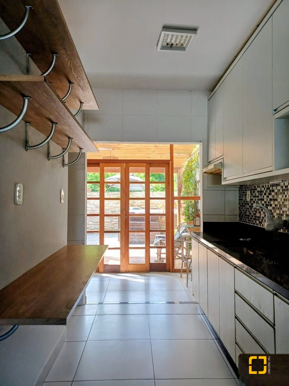Casa com 97m², 4 quartos (sendo 2 suítes), 2 garagens, no bairro Rio Vermelho em Florianópolis