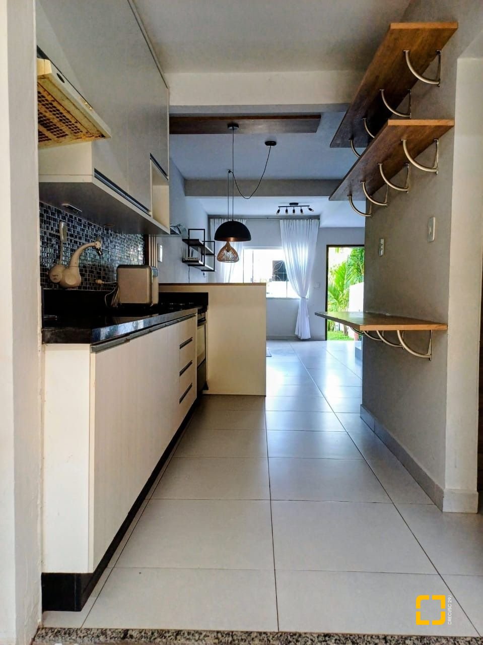 Casa com 97m², 4 quartos (sendo 2 suítes), 2 garagens, no bairro Rio Vermelho em Florianópolis