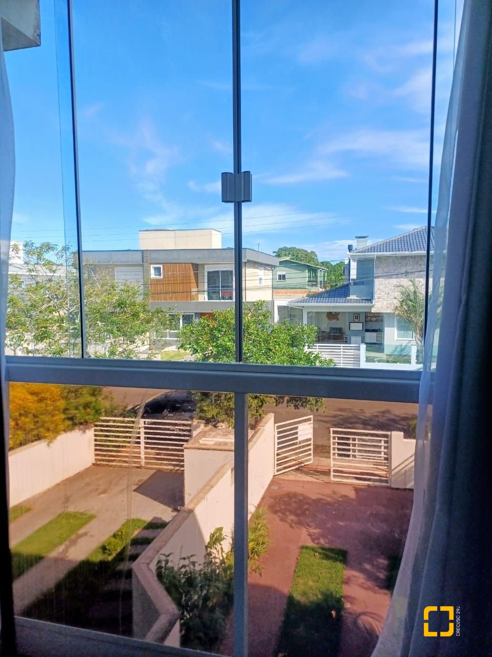 Casa com 97m², 4 quartos (sendo 2 suítes), 2 garagens, no bairro Rio Vermelho em Florianópolis
