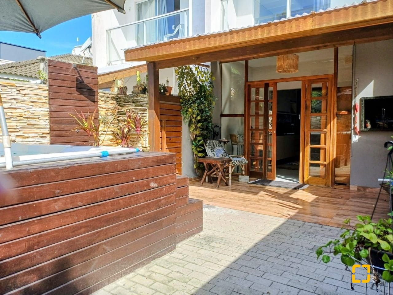 Casa com 97m², 4 quartos (sendo 2 suítes), 2 garagens, no bairro Rio Vermelho em Florianópolis