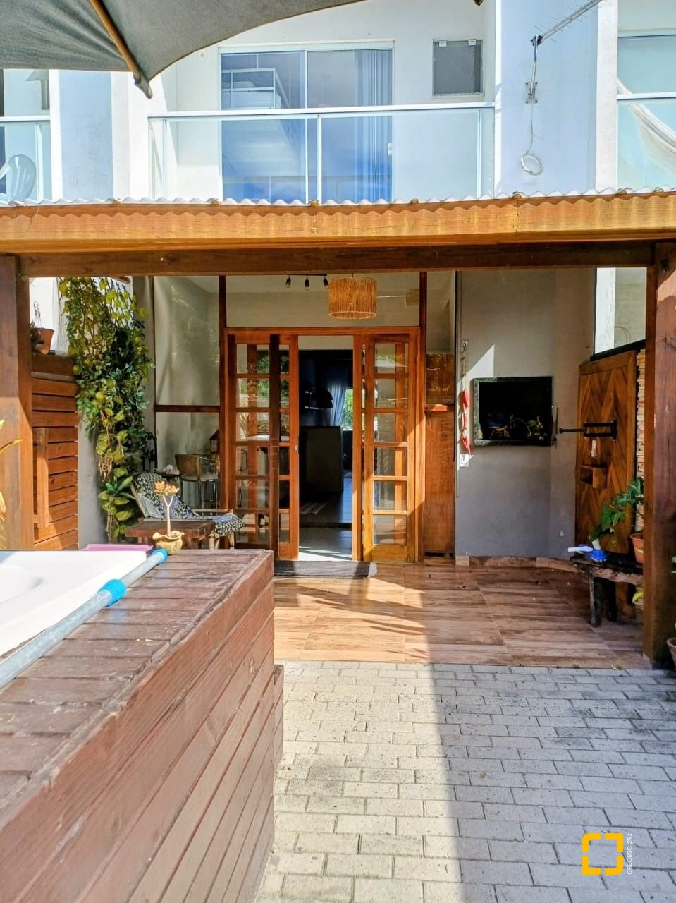 Casa com 97m², 4 quartos (sendo 2 suítes), 2 garagens, no bairro Rio Vermelho em Florianópolis