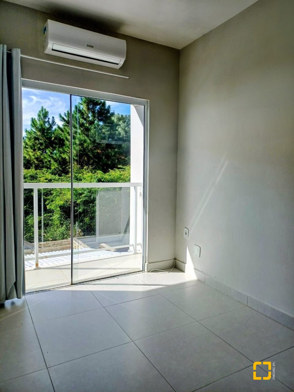 Casa com 97m², 4 quartos (sendo 2 suítes), 2 garagens, no bairro Rio Vermelho em Florianópolis