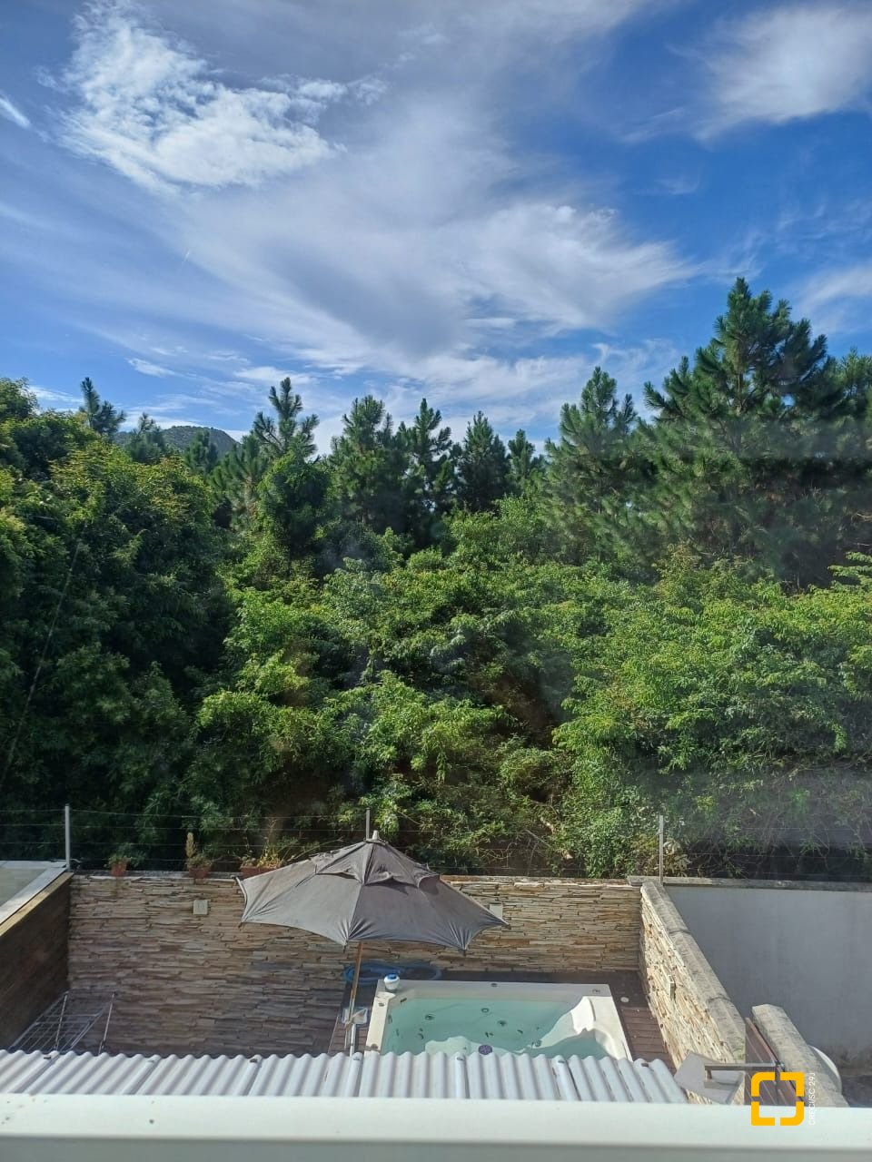 Casa com 97m², 4 quartos (sendo 2 suítes), 2 garagens, no bairro Rio Vermelho em Florianópolis