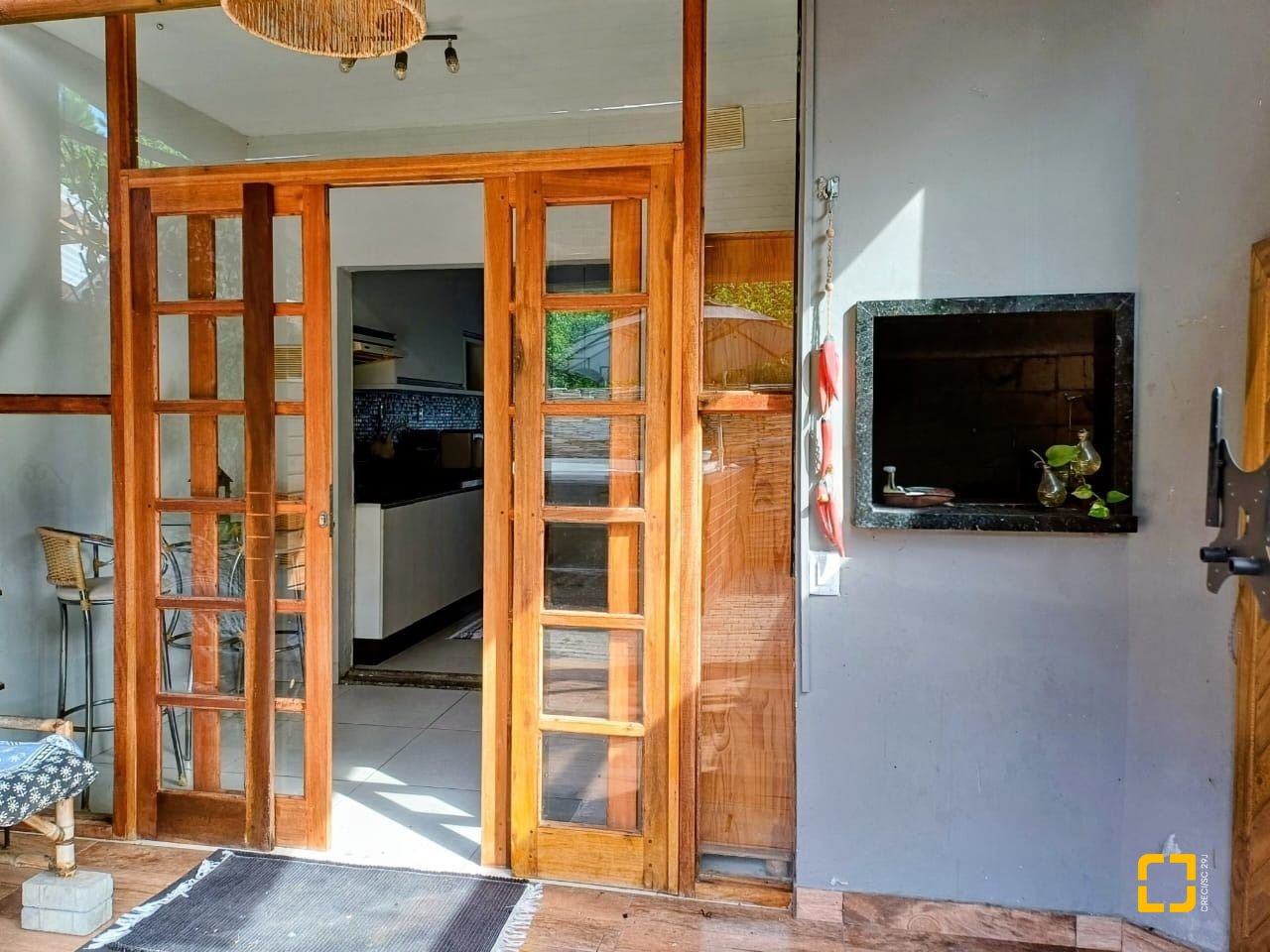 Casa com 97m², 4 quartos (sendo 2 suítes), 2 garagens, no bairro Rio Vermelho em Florianópolis