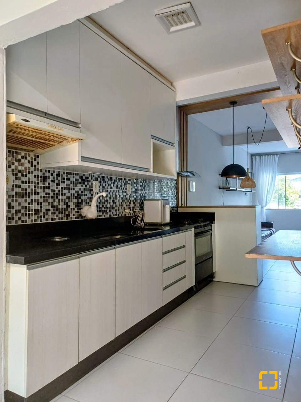 Casa com 97m², 4 quartos (sendo 2 suítes), 2 garagens, no bairro Rio Vermelho em Florianópolis