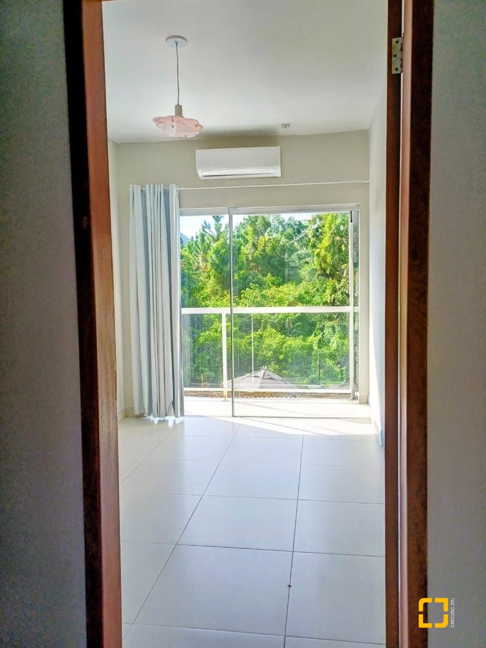 Casa com 97m², 4 quartos (sendo 2 suítes), 2 garagens, no bairro Rio Vermelho em Florianópolis