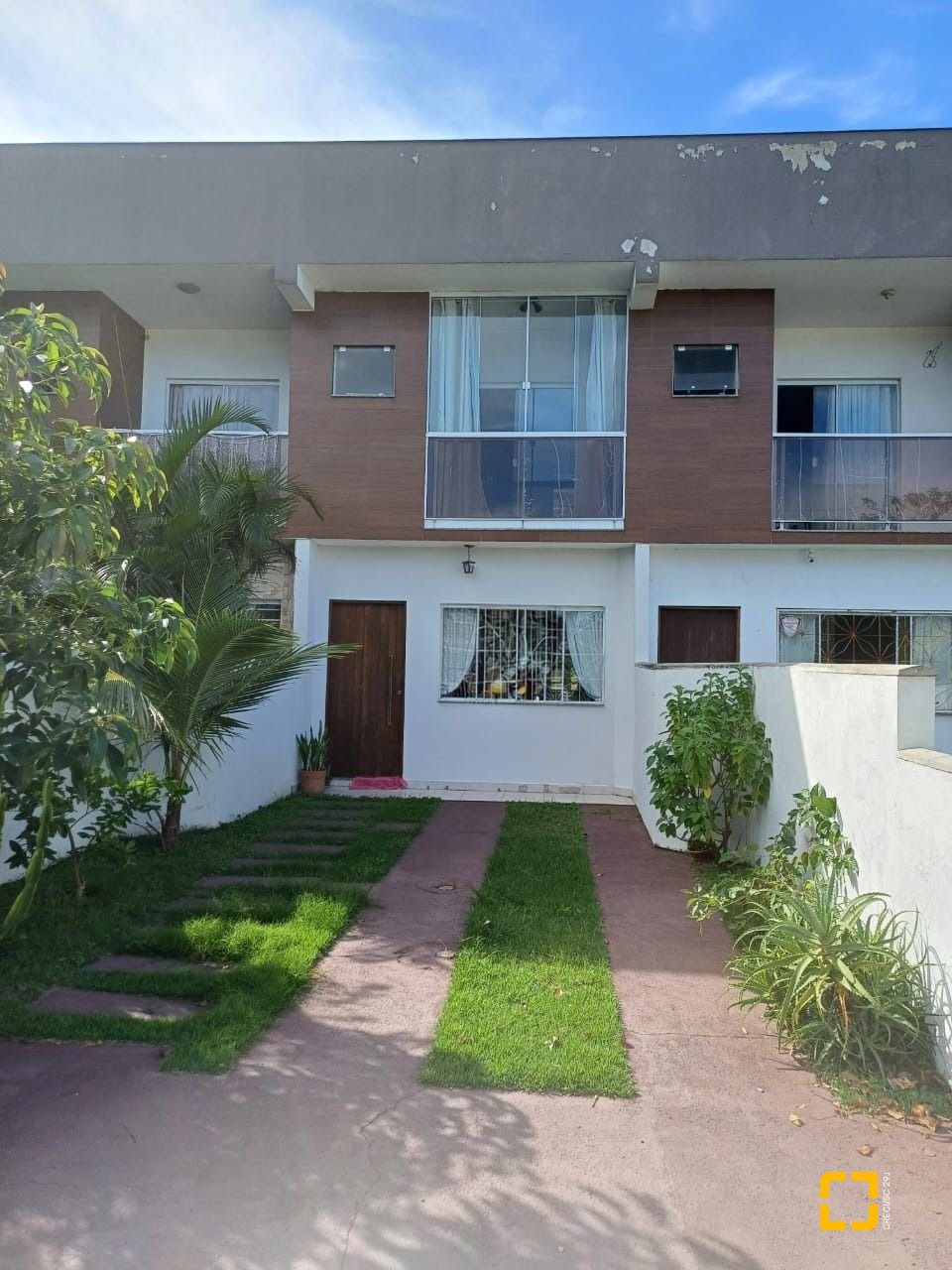 Casa com 97m², 4 quartos (sendo 2 suítes), 2 garagens, no bairro Rio Vermelho em Florianópolis