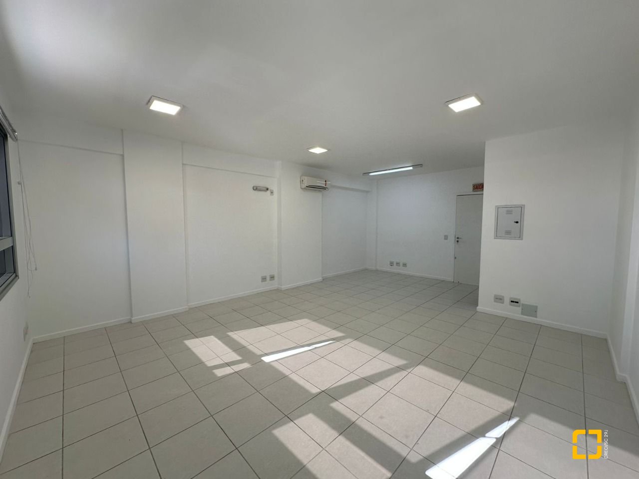 Sala com 38m², 1 garagem, no bairro Estreito em Florianópolis