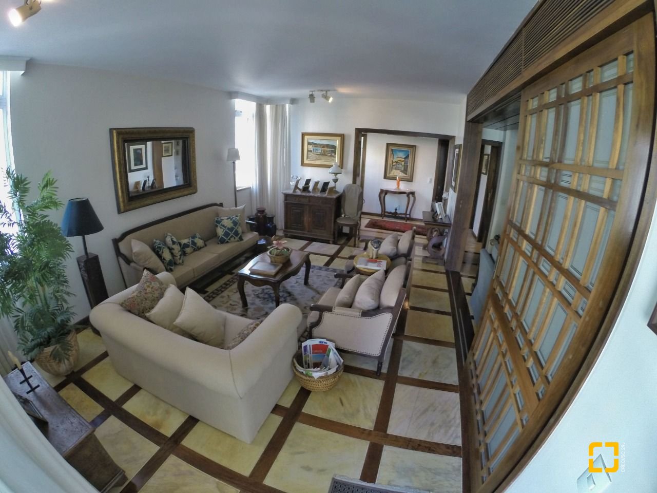 Apartamento com 264m², 5 quartos (sendo 1 suíte), 2 garagens, no bairro Centro em Florianópolis