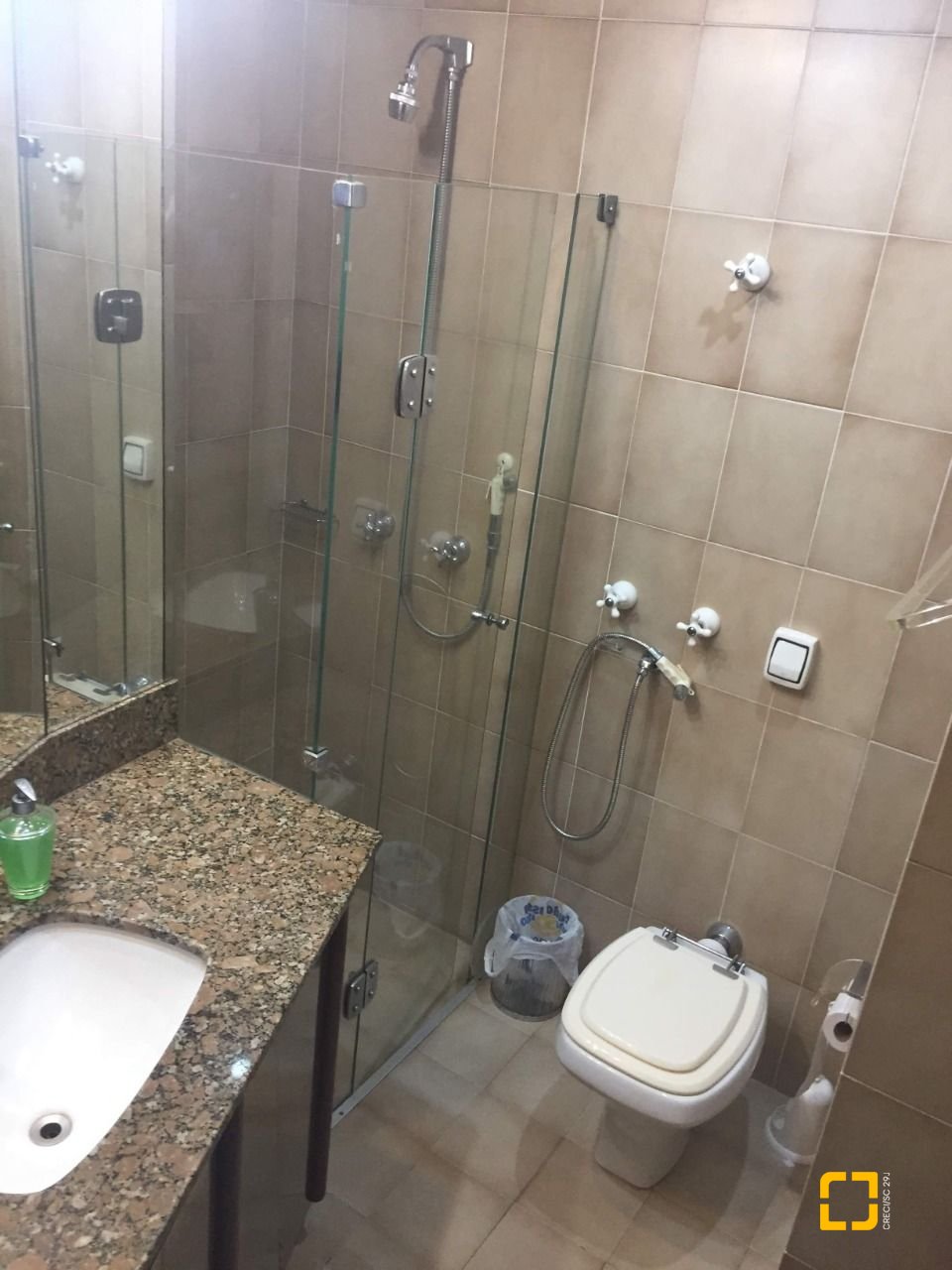 Apartamento com 264m², 5 quartos (sendo 1 suíte), 2 garagens, no bairro Centro em Florianópolis