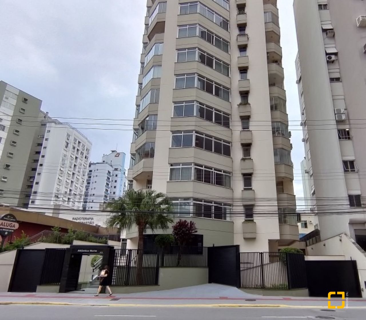 Apartamento com 264m², 5 quartos (sendo 1 suíte), 2 garagens, no bairro Centro em Florianópolis