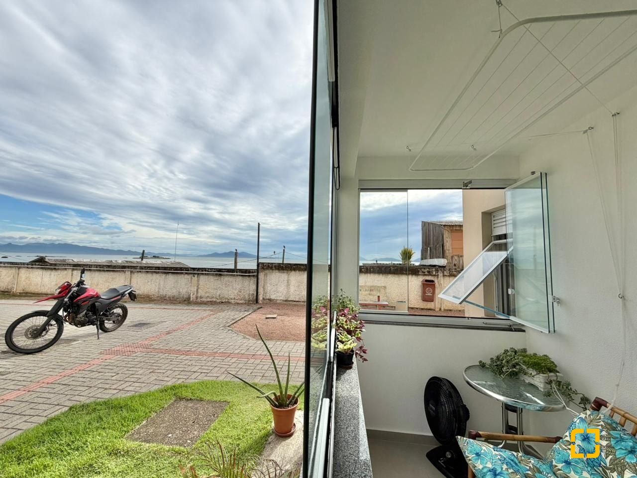 Apartamento com 58m², 2 quartos, 1 garagem, no bairro Balneário em Florianópolis