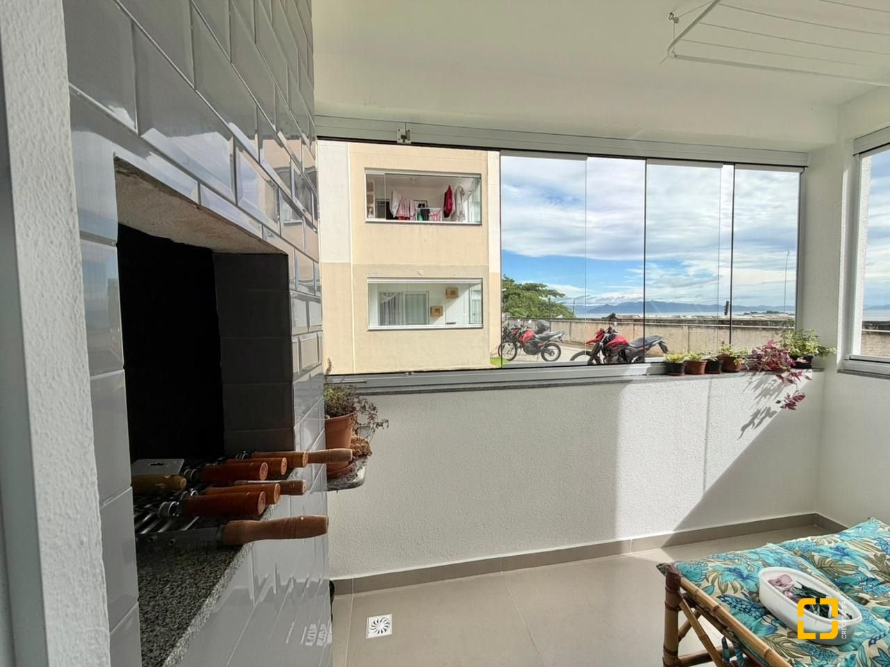 Apartamento com 58m², 2 quartos, 1 garagem, no bairro Balneário em Florianópolis