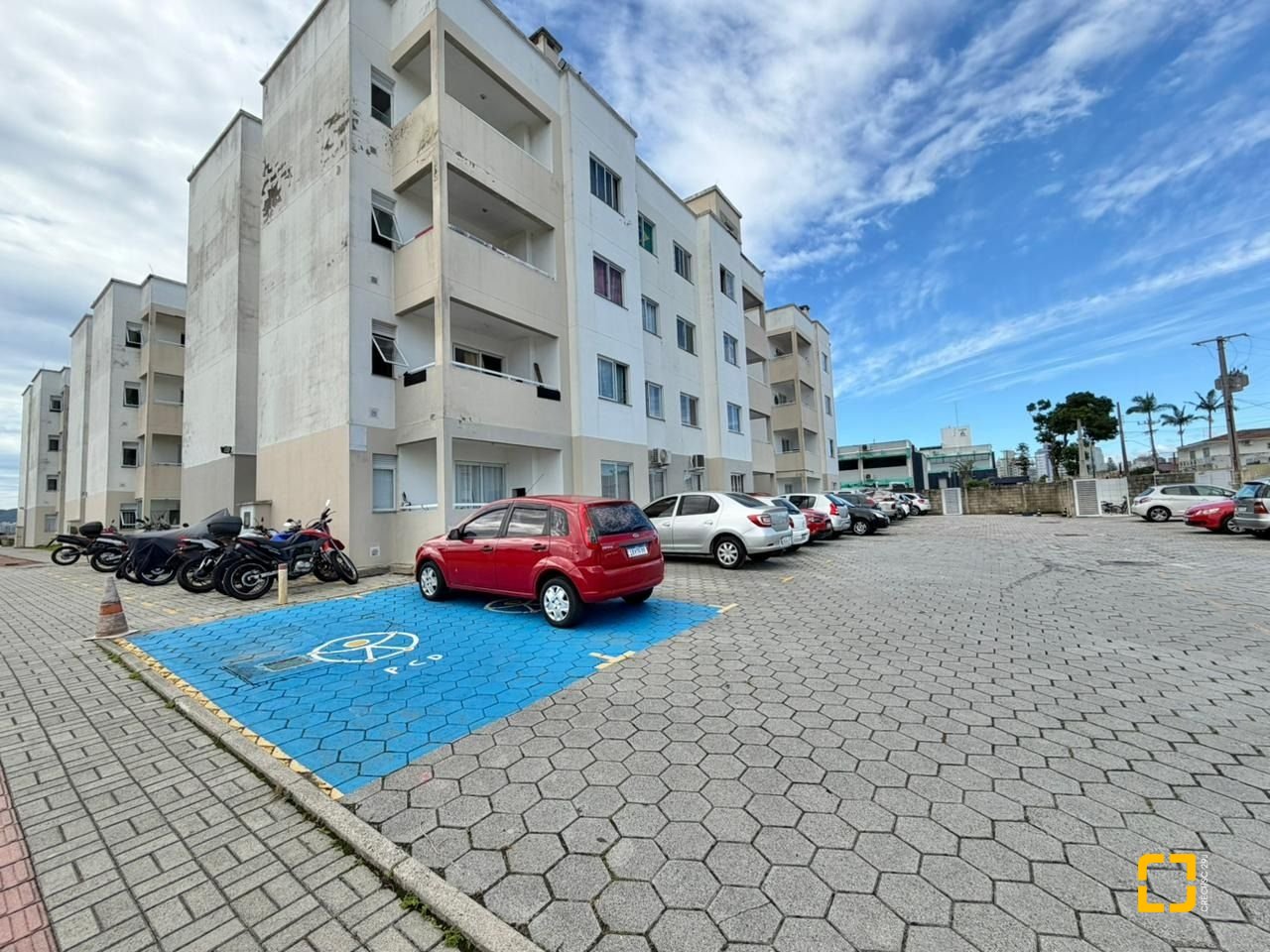 Apartamento com 58m², 2 quartos, 1 garagem, no bairro Balneário em Florianópolis