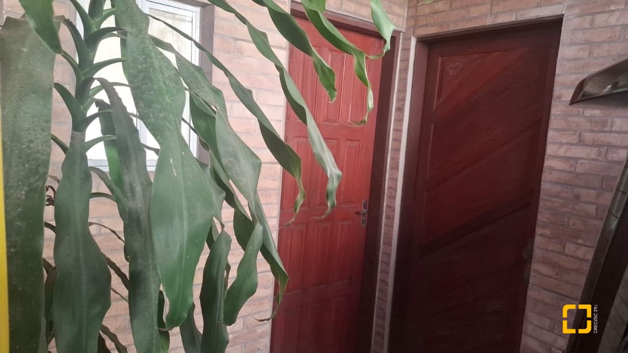 Casa com 95m², 5 quartos (sendo 1 suíte), 1 garagem, no bairro Centro em Florianópolis
