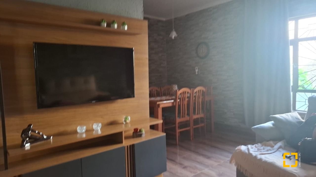 Casa com 95m², 5 quartos (sendo 1 suíte), 1 garagem, no bairro Centro em Florianópolis