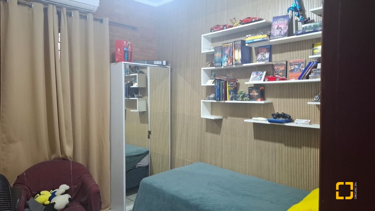 Casa com 95m², 5 quartos (sendo 1 suíte), 1 garagem, no bairro Centro em Florianópolis