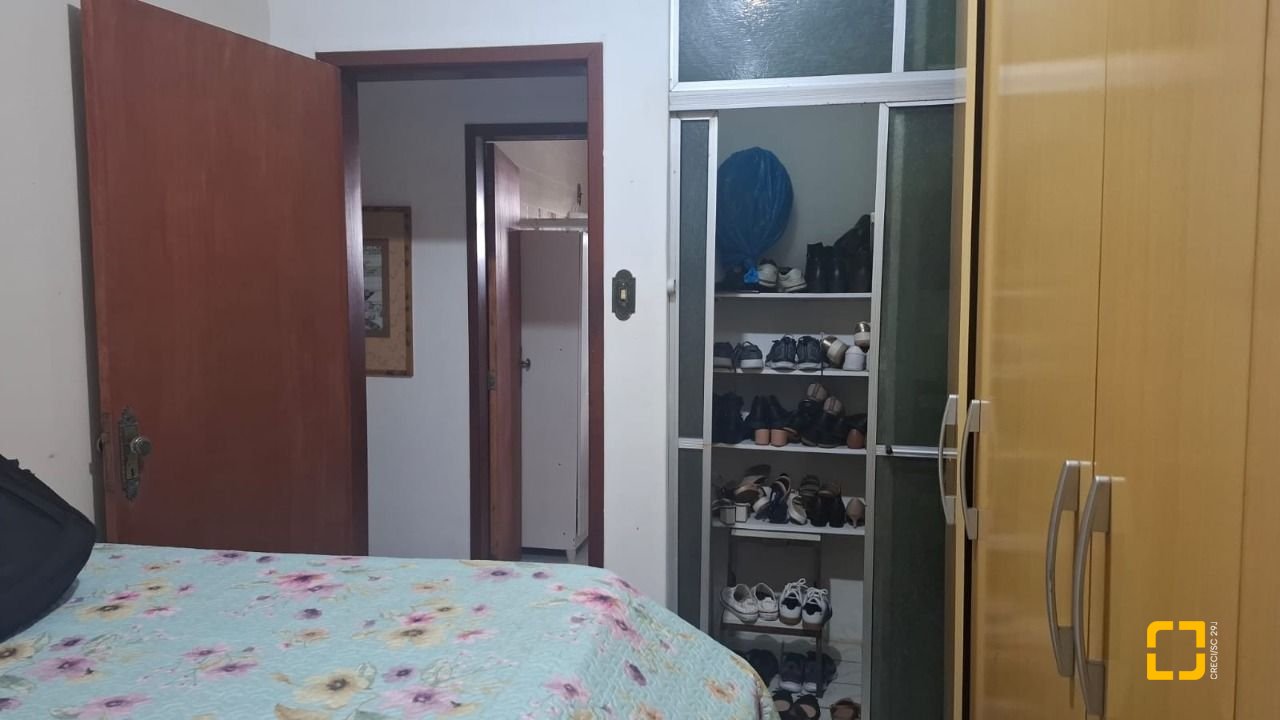 Casa com 95m², 5 quartos (sendo 1 suíte), 1 garagem, no bairro Centro em Florianópolis