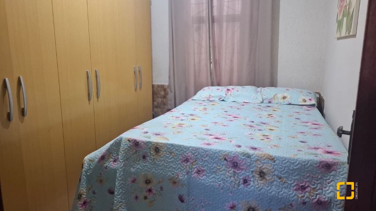 Casa com 95m², 5 quartos (sendo 1 suíte), 1 garagem, no bairro Centro em Florianópolis