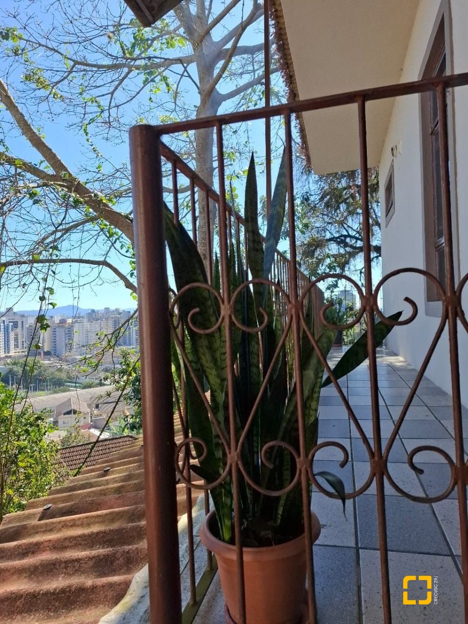 Casa com 95m², 5 quartos (sendo 1 suíte), 1 garagem, no bairro Centro em Florianópolis