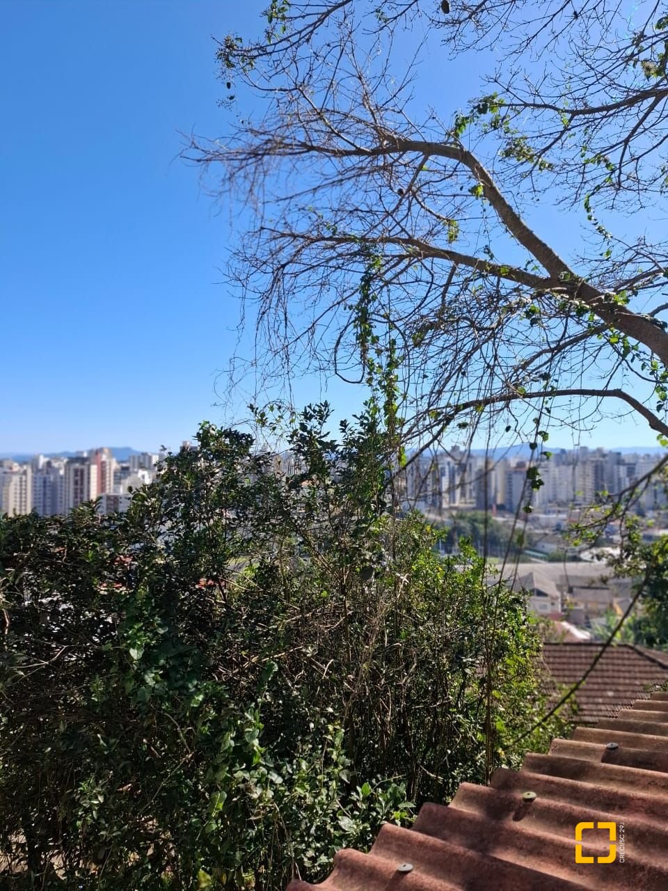 Casa com 95m², 5 quartos (sendo 1 suíte), 1 garagem, no bairro Centro em Florianópolis