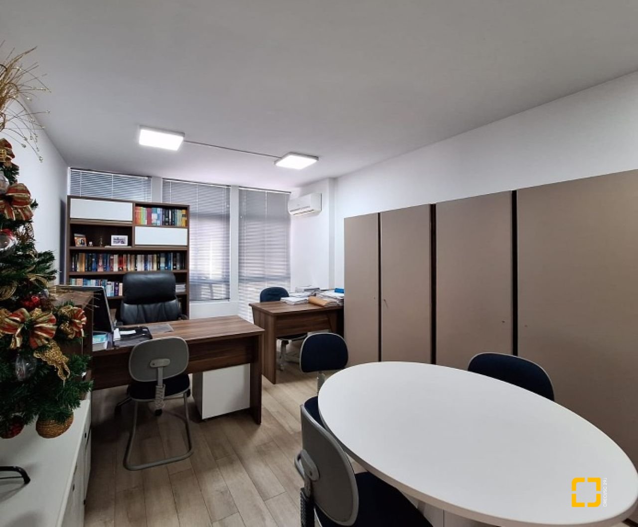 Sala com 95m², 1 garagem, no bairro Centro em Florianópolis